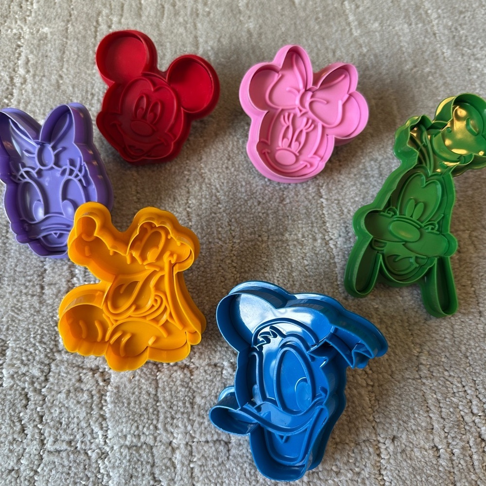 6 piece Disney Mickey Mouse Cookie Cutter Set - Picture 3 of 11